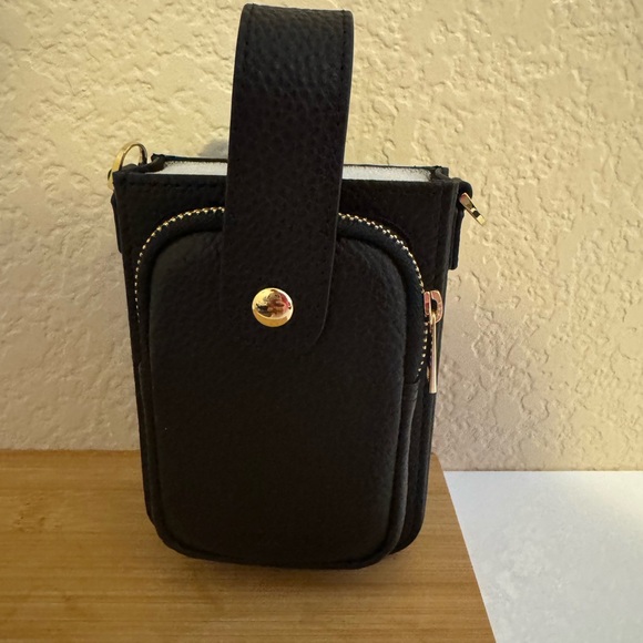 HAILEY HOLSTER
Crossbody Phone Case in Black/Gold - Picture 3 of 6
